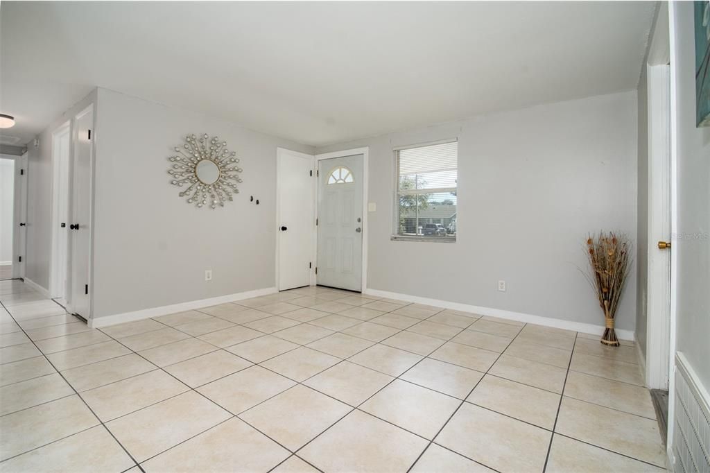 Active With Contract: $307,000 (3 beds, 2 baths, 1090 Square Feet)