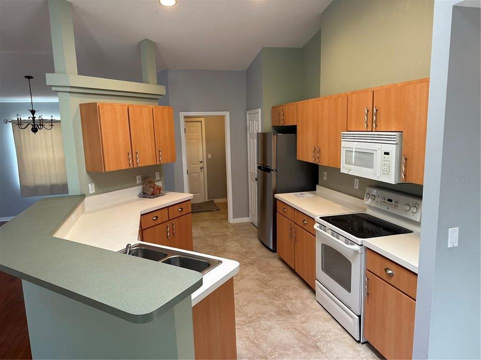 For Rent: $1,995 (3 beds, 2 baths, 1779 Square Feet)