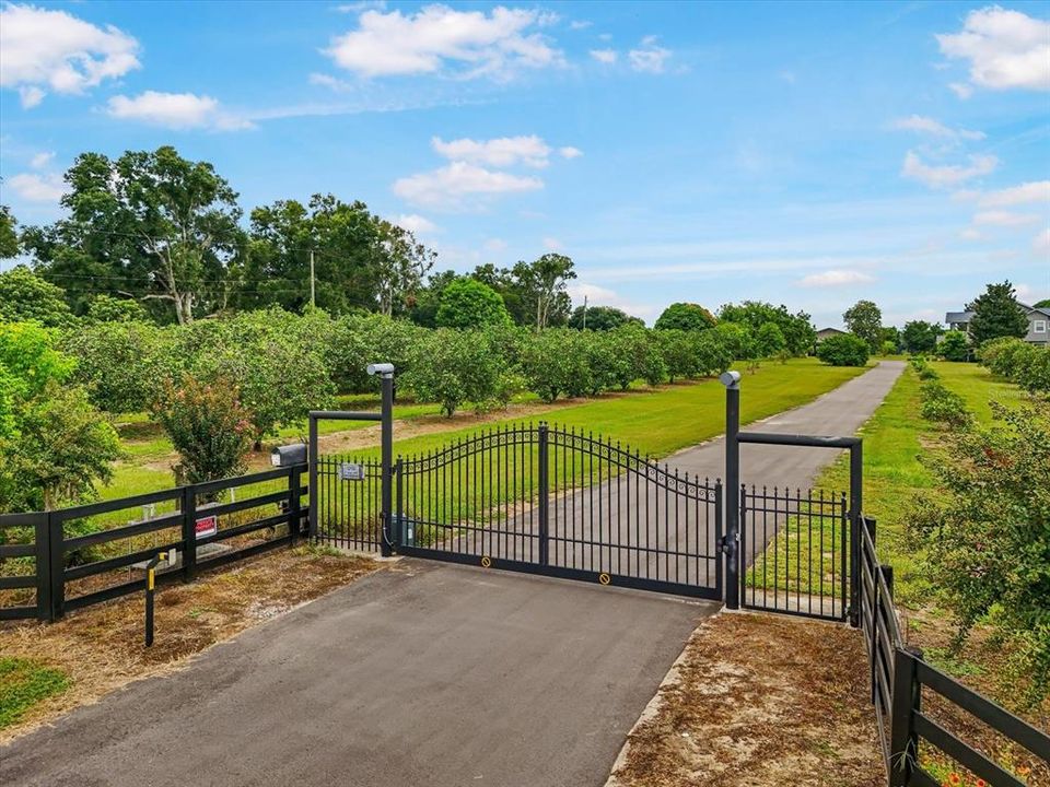 For Sale: $1,850,000 (4 beds, 3 baths, 2676 Square Feet)