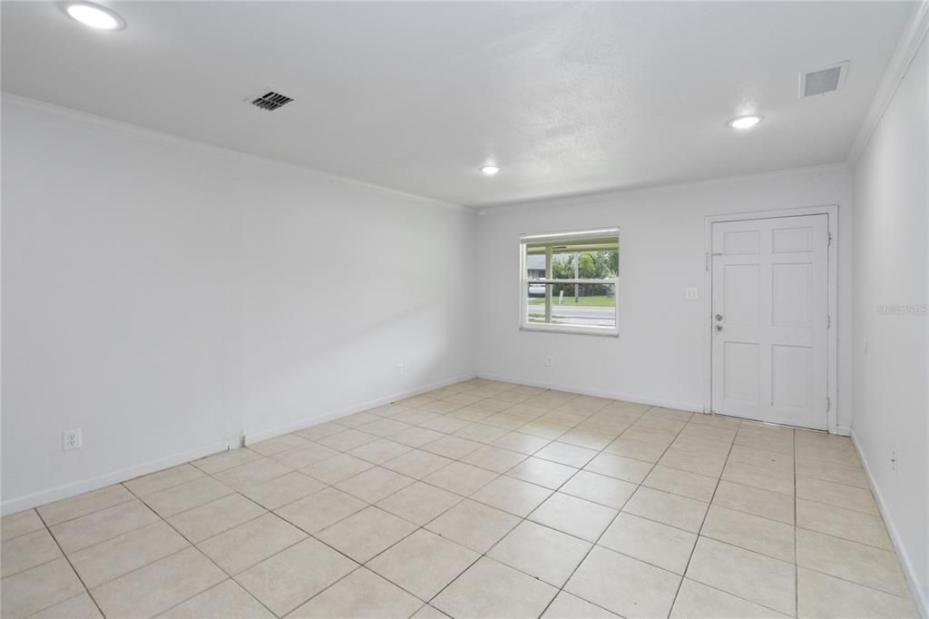 For Sale: $319,900 (3 beds, 2 baths, 1106 Square Feet)