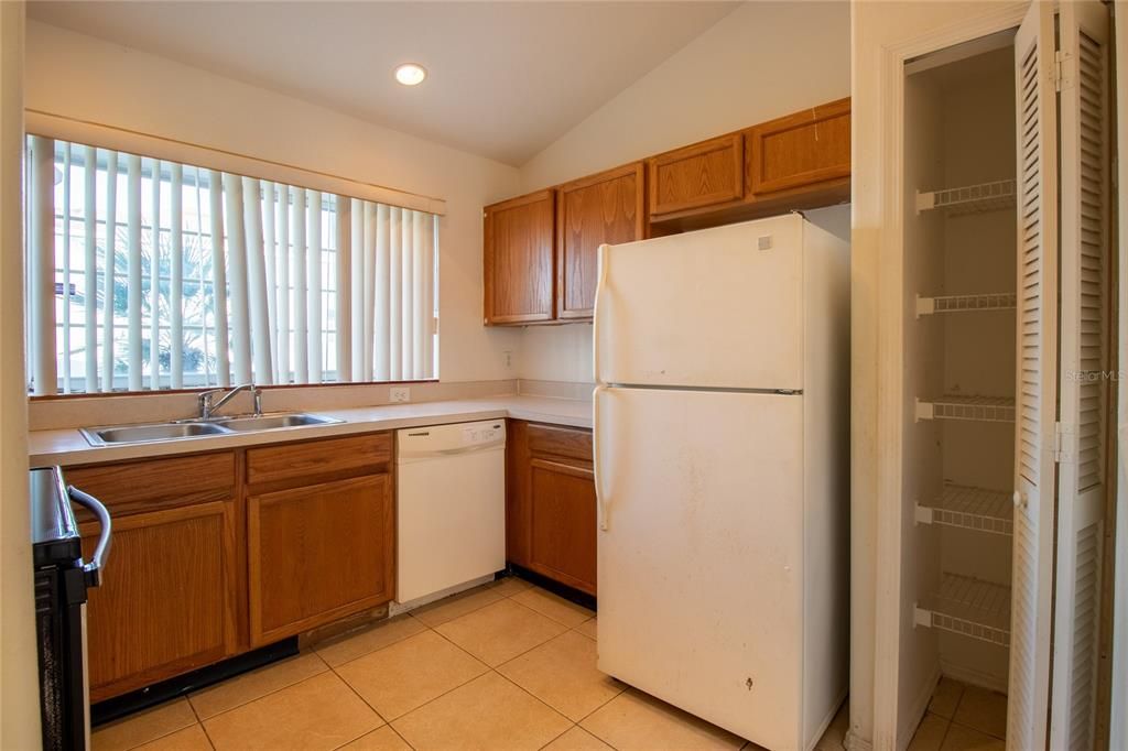 For Sale: $303,000 (3 beds, 2 baths, 1300 Square Feet)