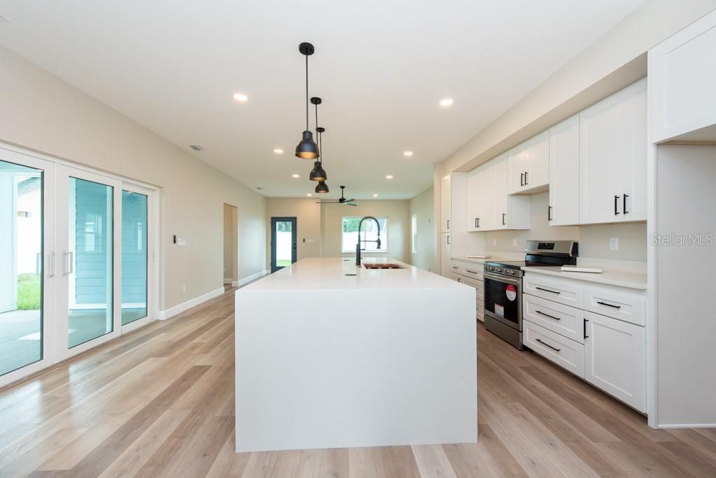 Active With Contract: $589,000 (3 beds, 2 baths, 2364 Square Feet)