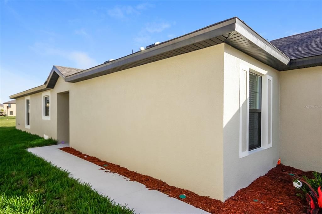 For Rent: $2,045 (3 beds, 2 baths, 1461 Square Feet)