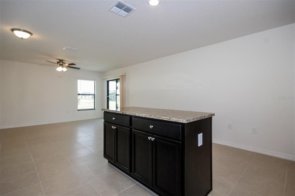 For Rent: $2,045 (3 beds, 2 baths, 1461 Square Feet)