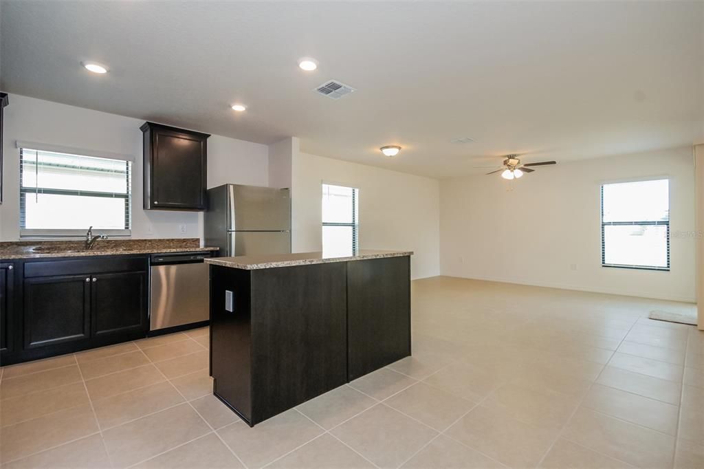 For Rent: $2,045 (3 beds, 2 baths, 1461 Square Feet)