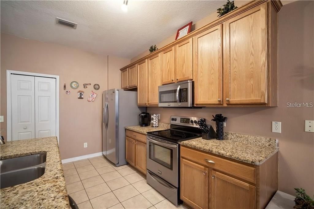 Active With Contract: $2,100 (3 beds, 2 baths, 1920 Square Feet)