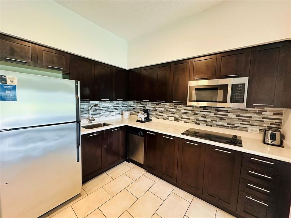 For Sale: $249,000 (2 beds, 2 baths, 1128 Square Feet)