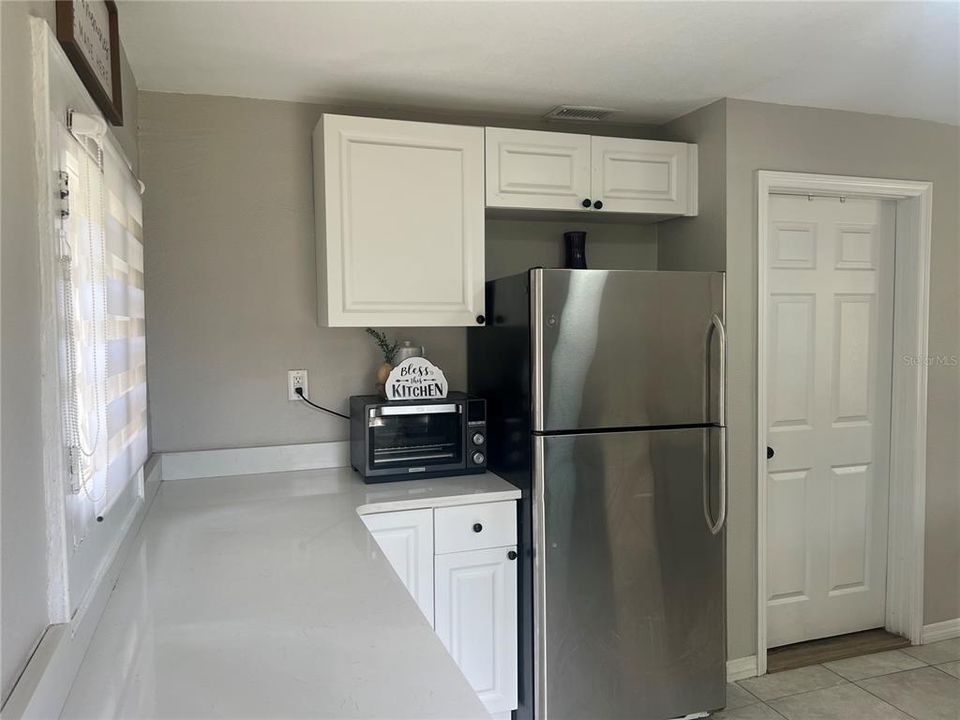 For Sale: $255,000 (2 beds, 1 baths, 968 Square Feet)