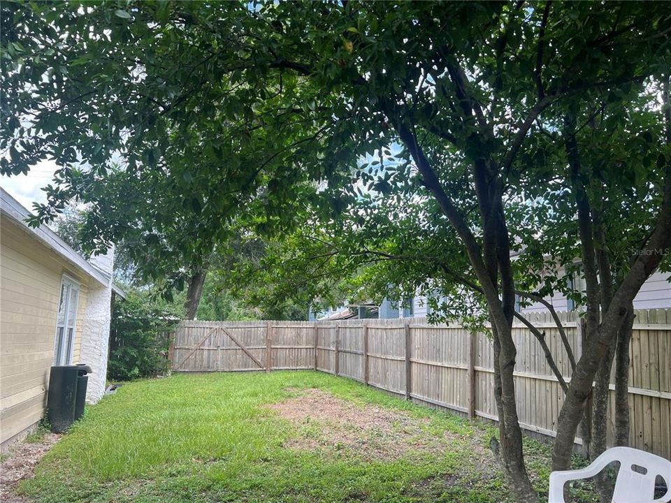 For Sale: $255,000 (2 beds, 1 baths, 968 Square Feet)