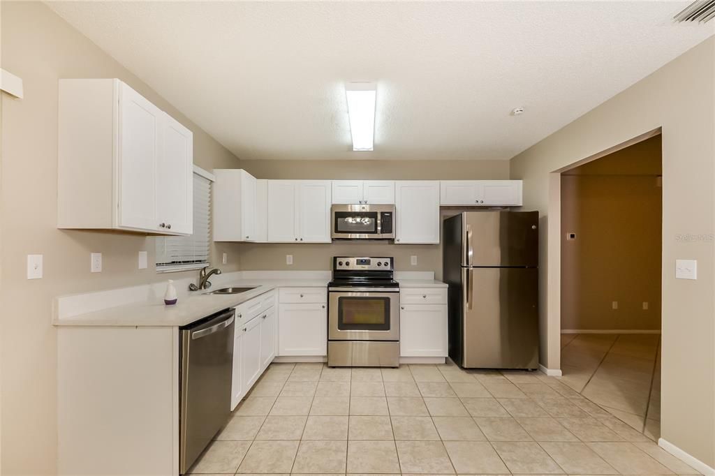 For Rent: $3,225 (3 beds, 2 baths, 1689 Square Feet)