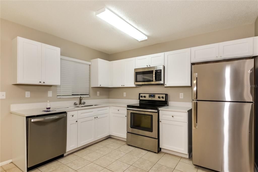 For Rent: $3,225 (3 beds, 2 baths, 1689 Square Feet)