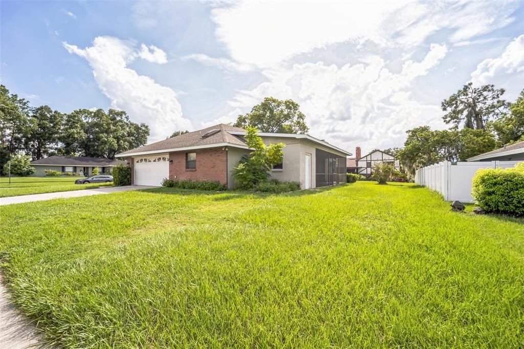 Active With Contract: $330,000 (3 beds, 2 baths, 1822 Square Feet)