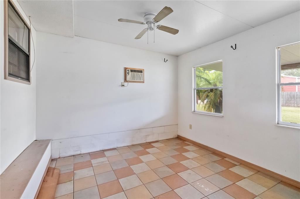 Active With Contract: $329,900 (3 beds, 2 baths, 1606 Square Feet)