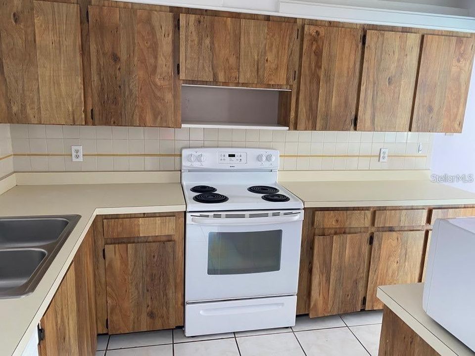 For Rent: $1,995 (3 beds, 2 baths, 1274 Square Feet)