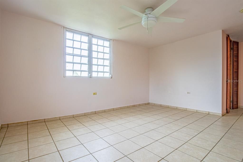 For Sale: $300,000 (3 beds, 2 baths, 1877 Square Feet)