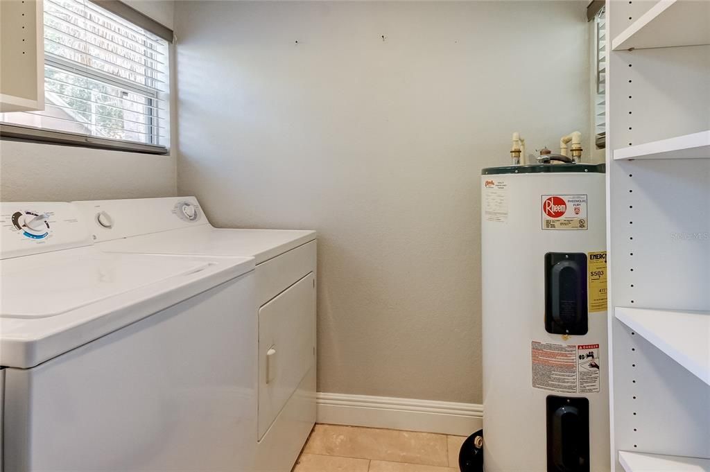 For Sale: $445,000 (2 beds, 1 baths, 720 Square Feet)