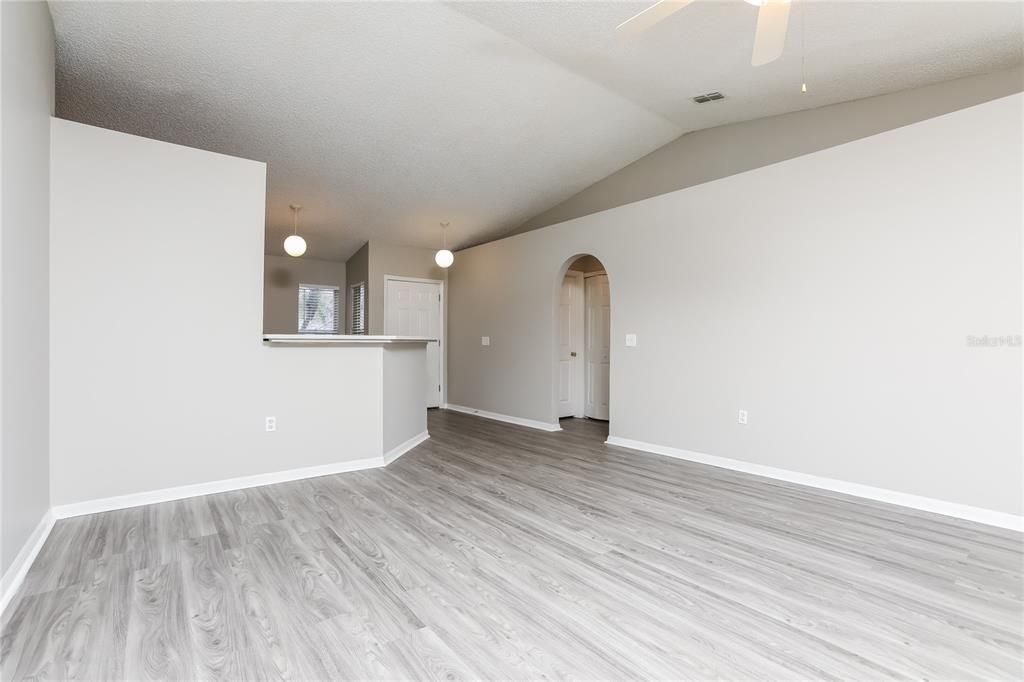 For Rent: $2,065 (3 beds, 2 baths, 1424 Square Feet)