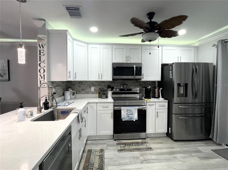 For Sale: $349,900 (3 beds, 2 baths, 1298 Square Feet)