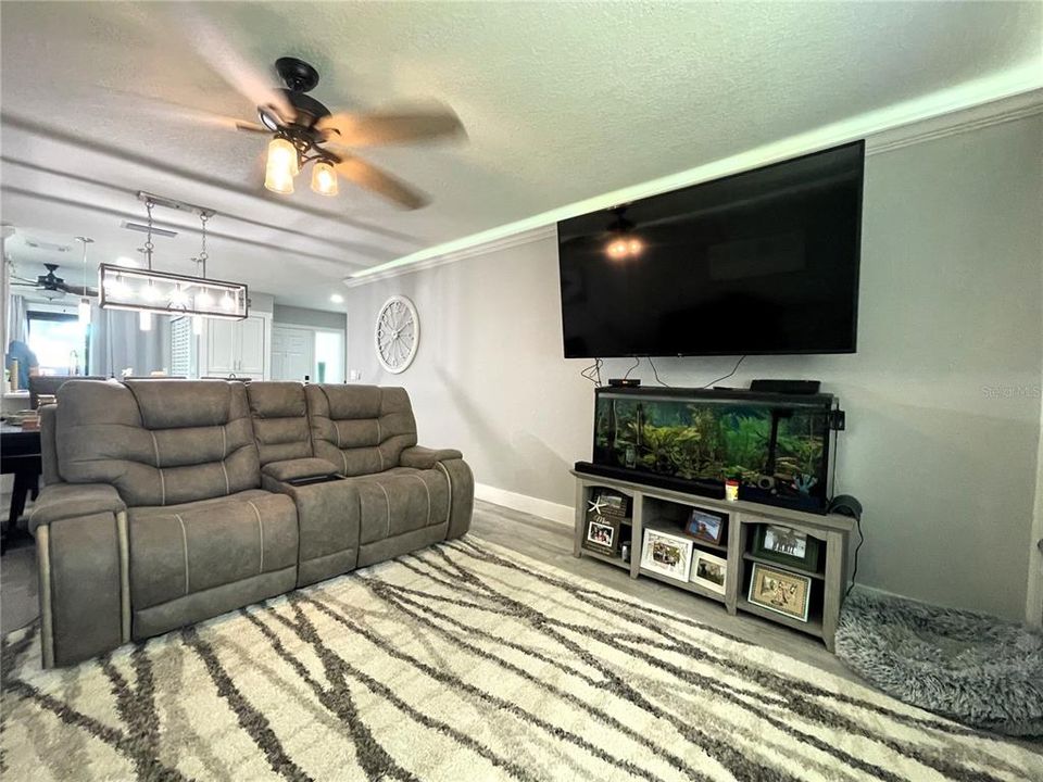 For Sale: $349,900 (3 beds, 2 baths, 1298 Square Feet)