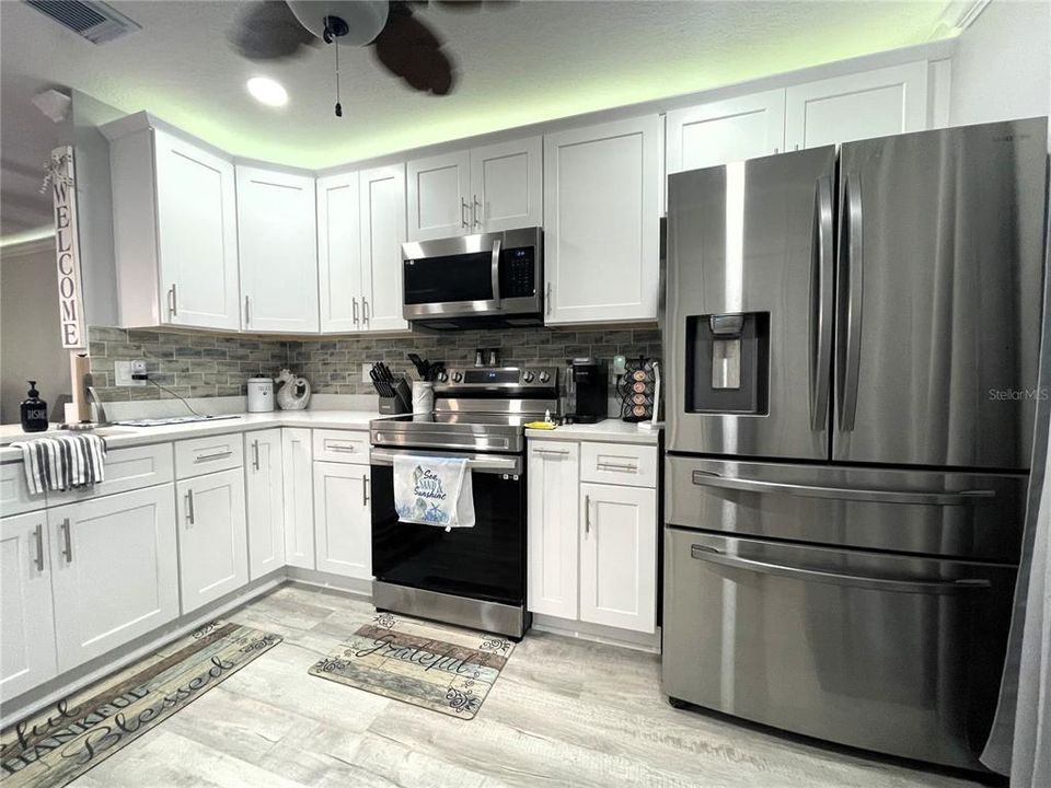 For Sale: $349,900 (3 beds, 2 baths, 1298 Square Feet)