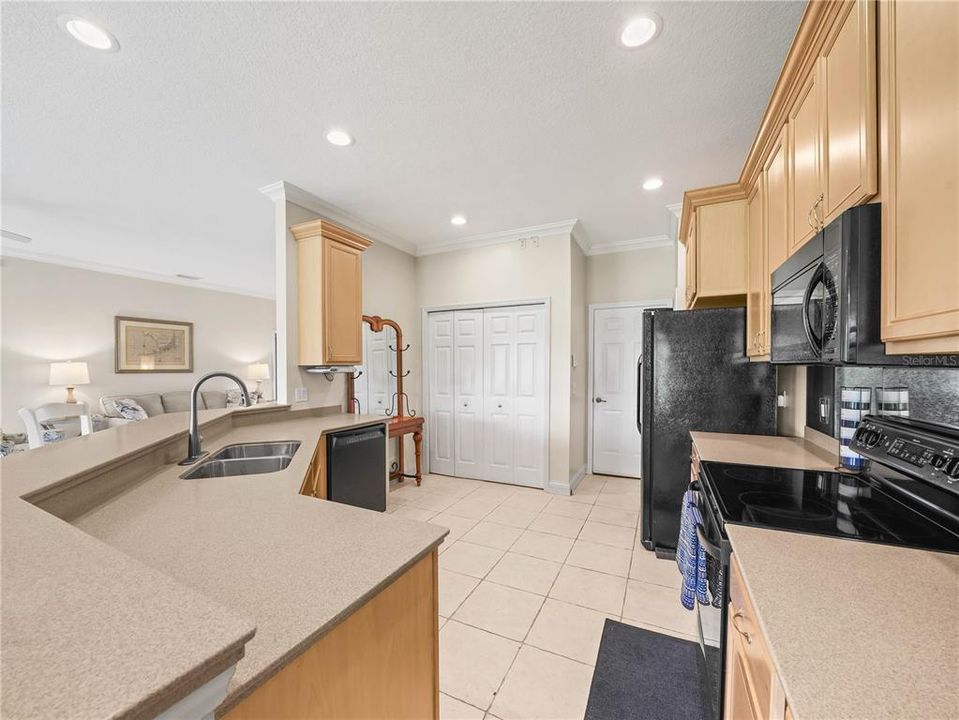 For Sale: $314,900 (2 beds, 2 baths, 1462 Square Feet)