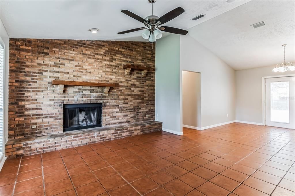 For Sale: $240,000 (3 beds, 2 baths, 1328 Square Feet)