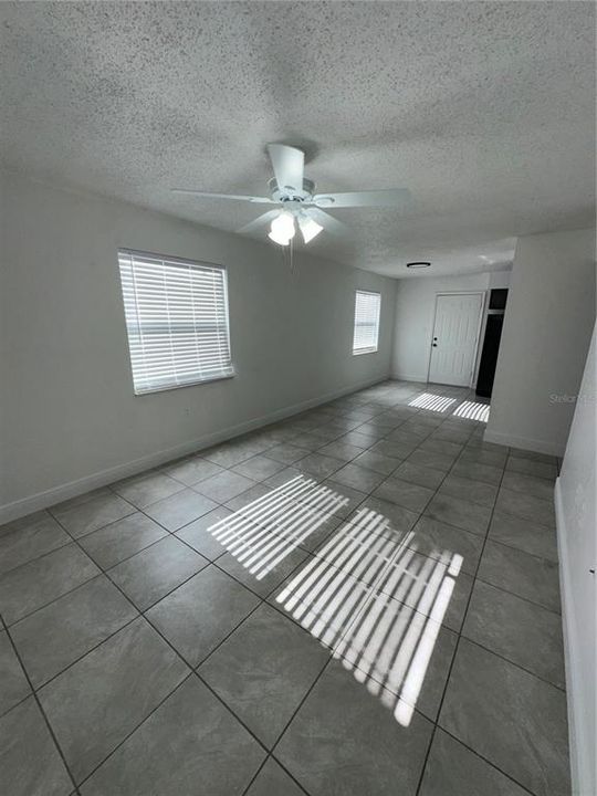 For Rent: $1,459 (3 beds, 1 baths, 909 Square Feet)