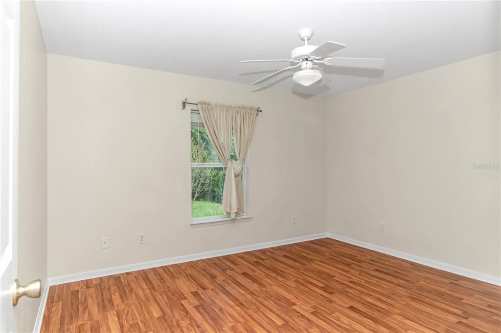 For Sale: $220,000 (3 beds, 2 baths, 1186 Square Feet)