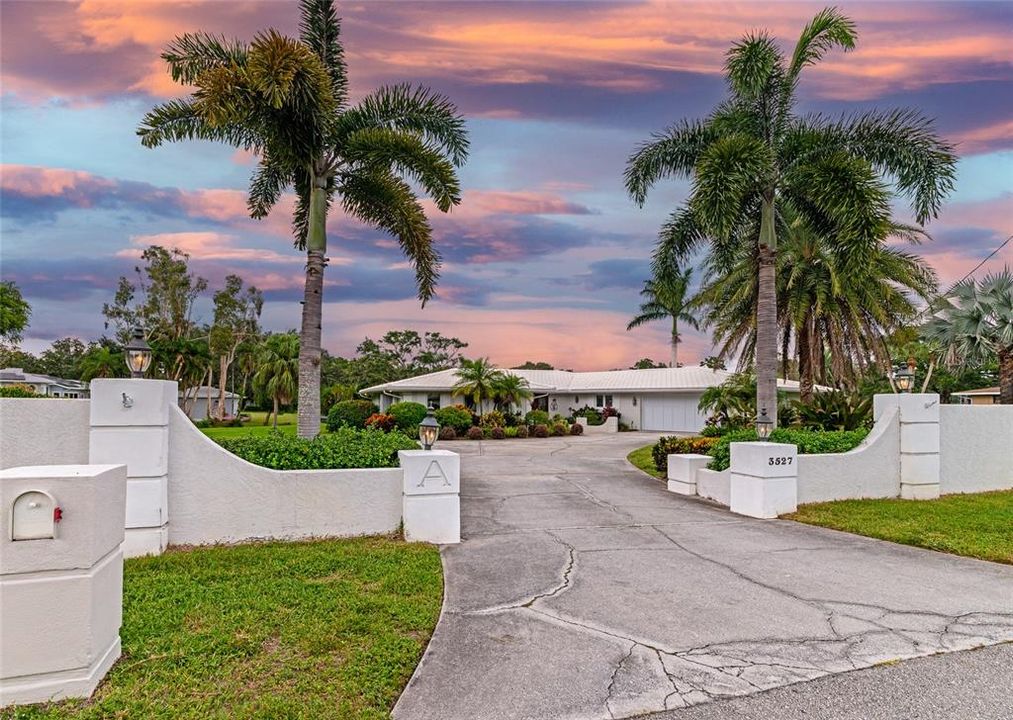 For Sale: $1,175,000 (3 beds, 2 baths, 2000 Square Feet)