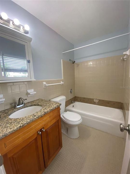 Active With Contract: $1,500 (1 beds, 1 baths, 560 Square Feet)