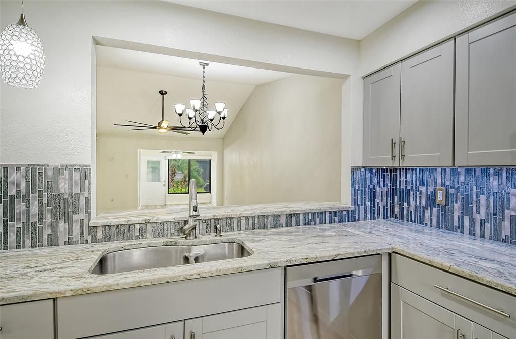 For Sale: $224,900 (2 beds, 2 baths, 1160 Square Feet)