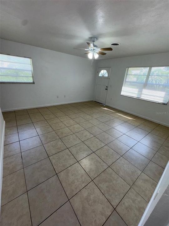 For Rent: $1,229 (2 beds, 1 baths, 1028 Square Feet)