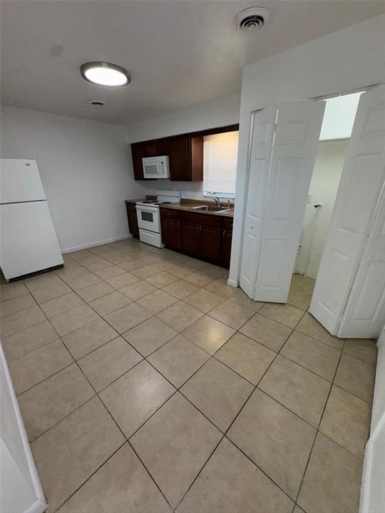 For Rent: $1,229 (2 beds, 1 baths, 1028 Square Feet)