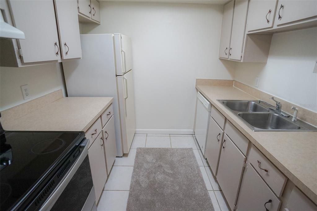 For Sale: $129,000 (1 beds, 1 baths, 760 Square Feet)