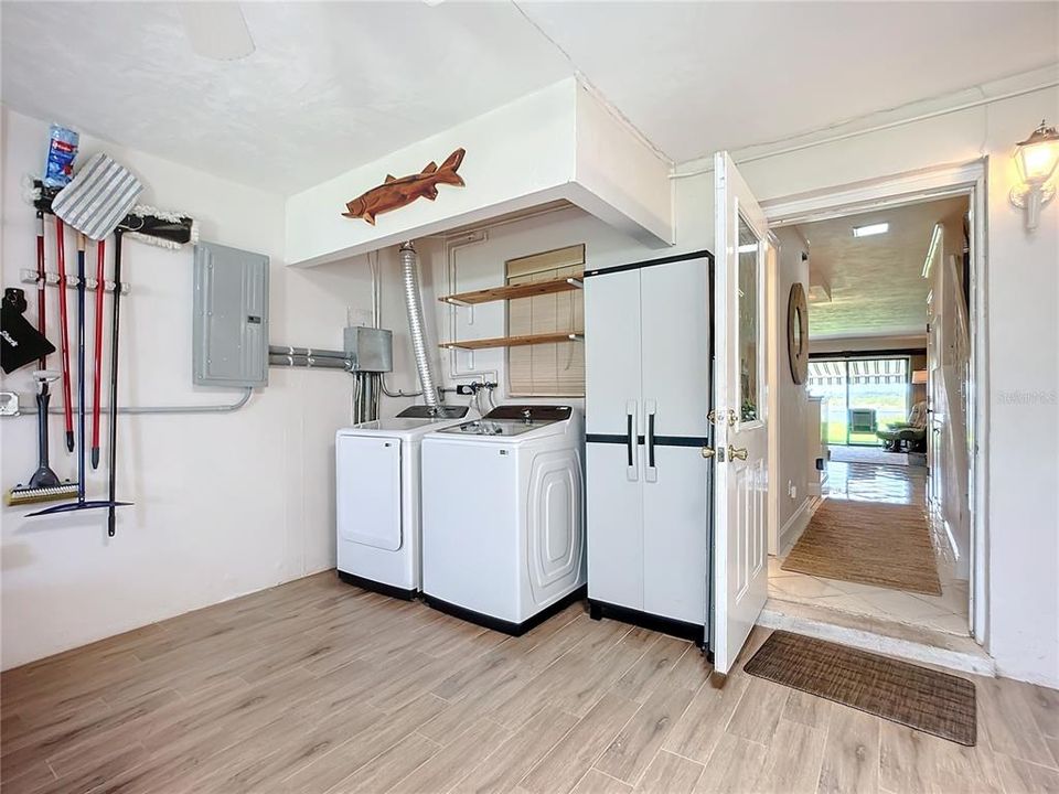 For Sale: $279,900 (2 beds, 2 baths, 1184 Square Feet)