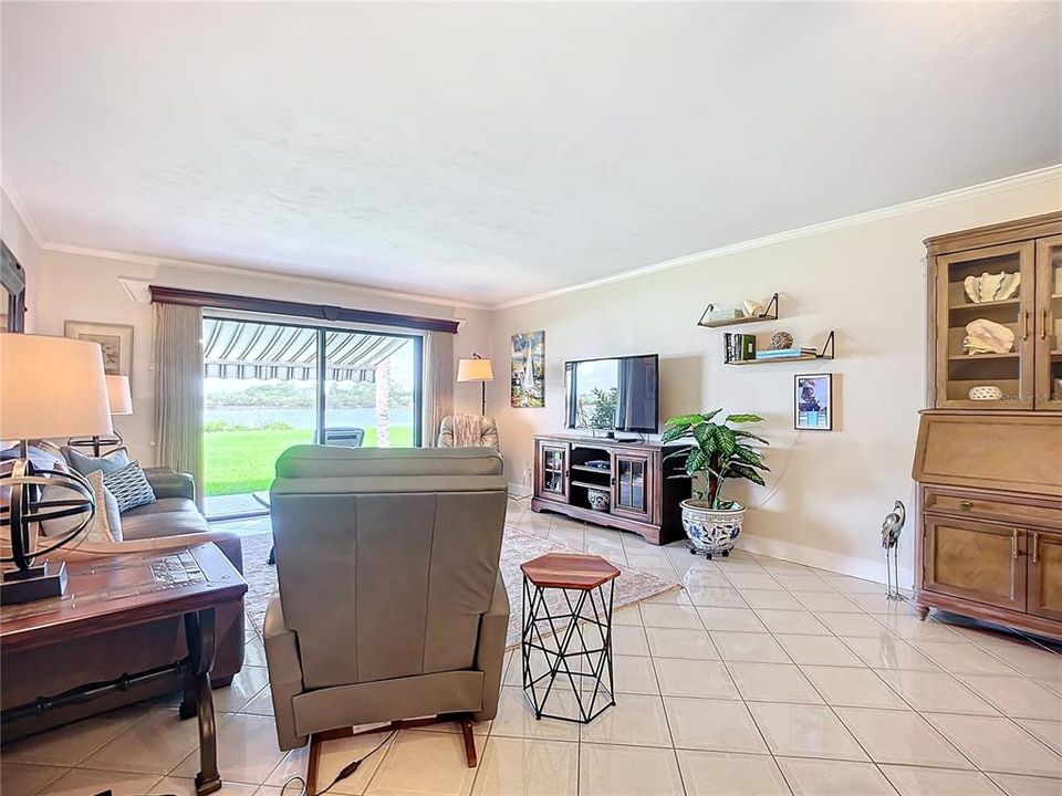 For Sale: $279,900 (2 beds, 2 baths, 1184 Square Feet)