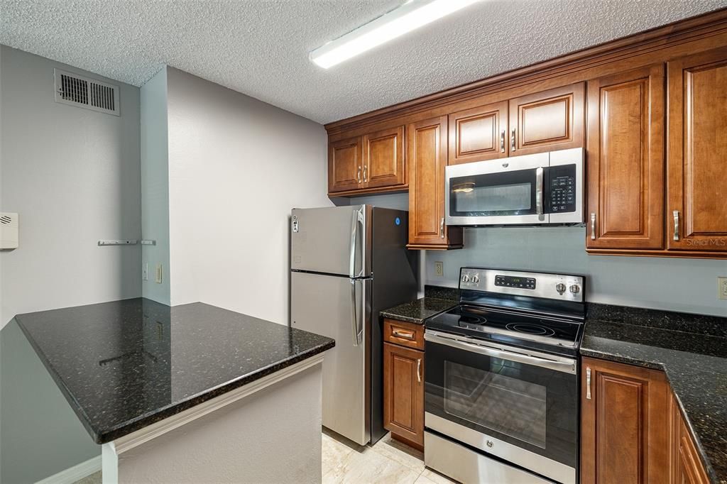 For Rent: $1,425 (1 beds, 1 baths, 593 Square Feet)