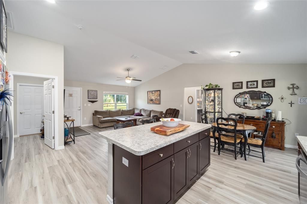 Active With Contract: $299,750 (3 beds, 2 baths, 1399 Square Feet)