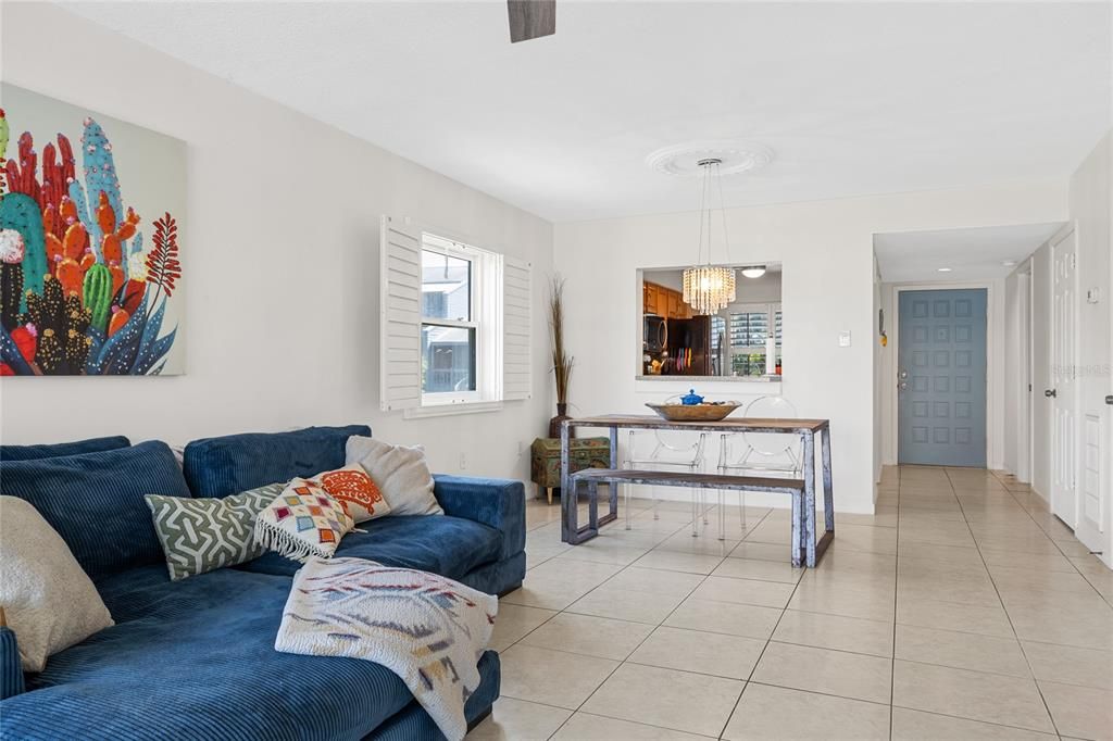 For Sale: $425,000 (2 beds, 2 baths, 1065 Square Feet)