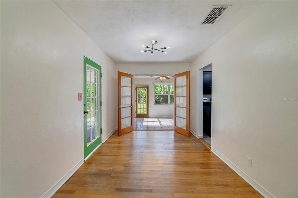 Active With Contract: $345,000 (3 beds, 2 baths, 1244 Square Feet)