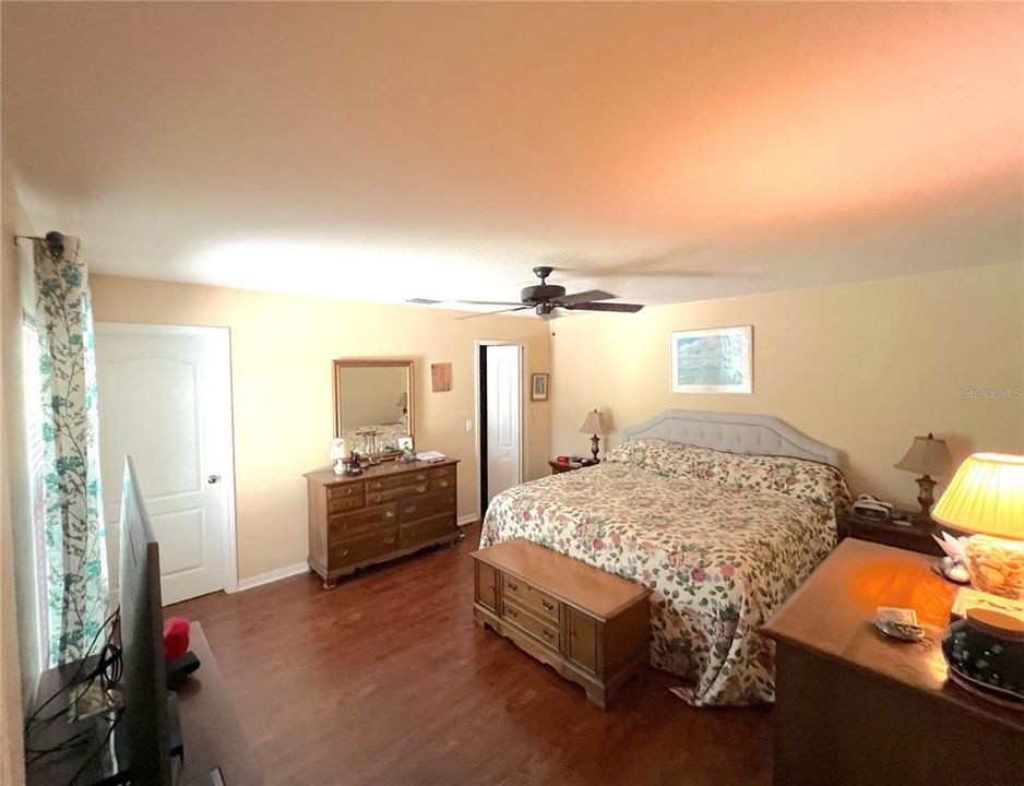 For Sale: $267,000 (3 beds, 2 baths, 1420 Square Feet)