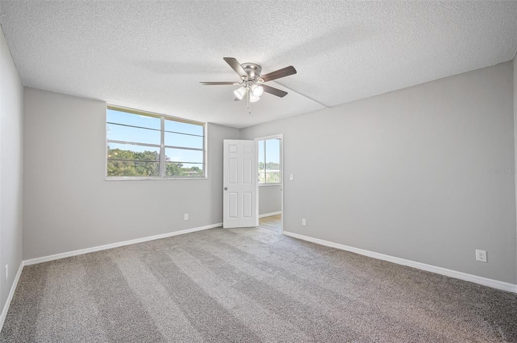 For Sale: $236,300 (2 beds, 2 baths, 1035 Square Feet)