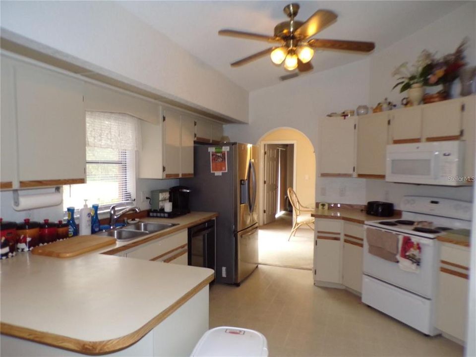 For Rent: $1,950 (3 beds, 2 baths, 1558 Square Feet)