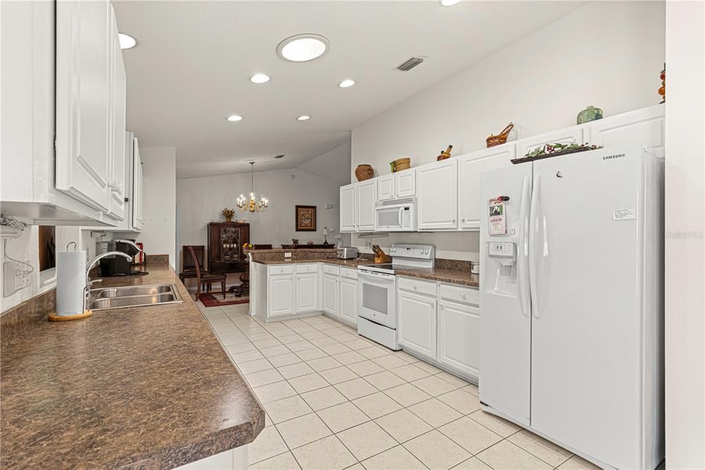 For Sale: $259,000 (2 beds, 2 baths, 1866 Square Feet)