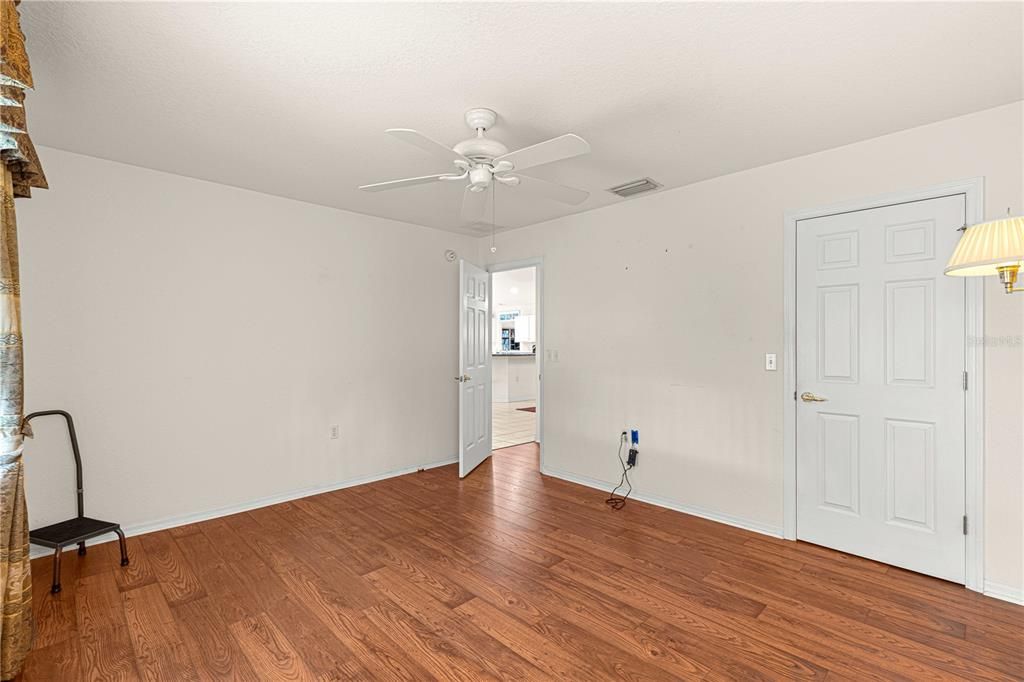 For Sale: $259,000 (2 beds, 2 baths, 1866 Square Feet)