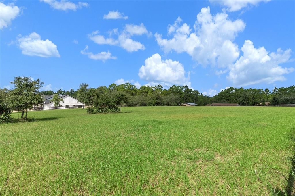 待售: $92,000 (1.29 acres)