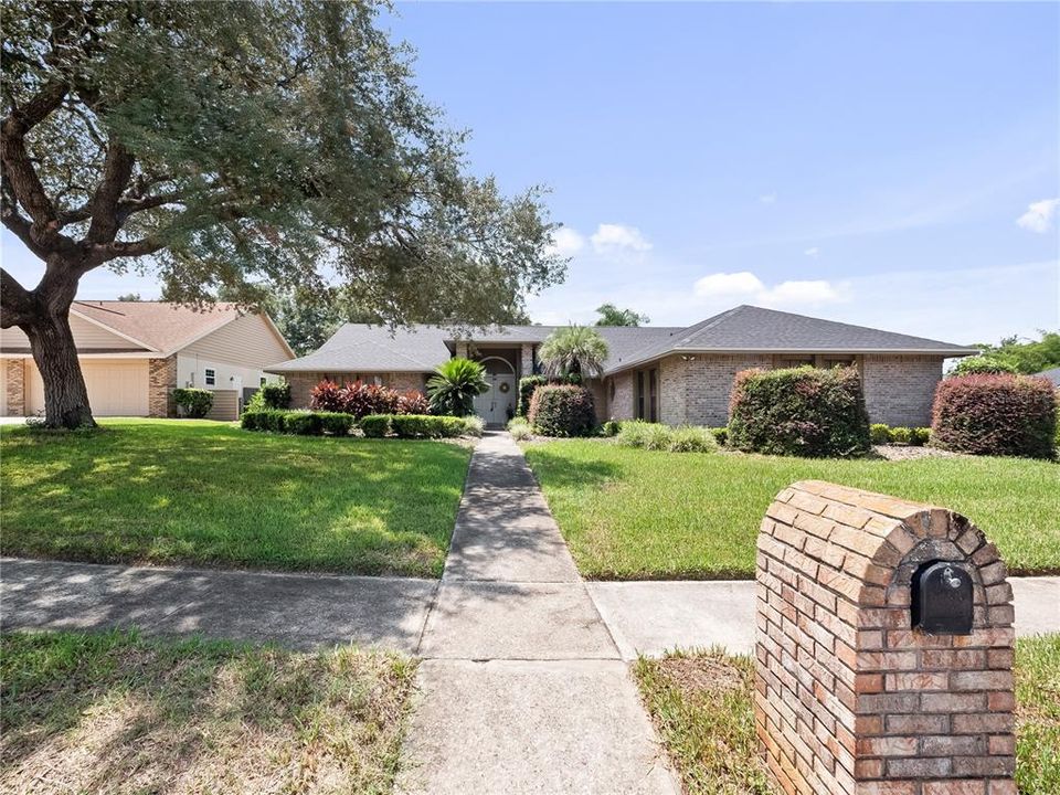 Active With Contract: $575,000 (4 beds, 2 baths, 2138 Square Feet)