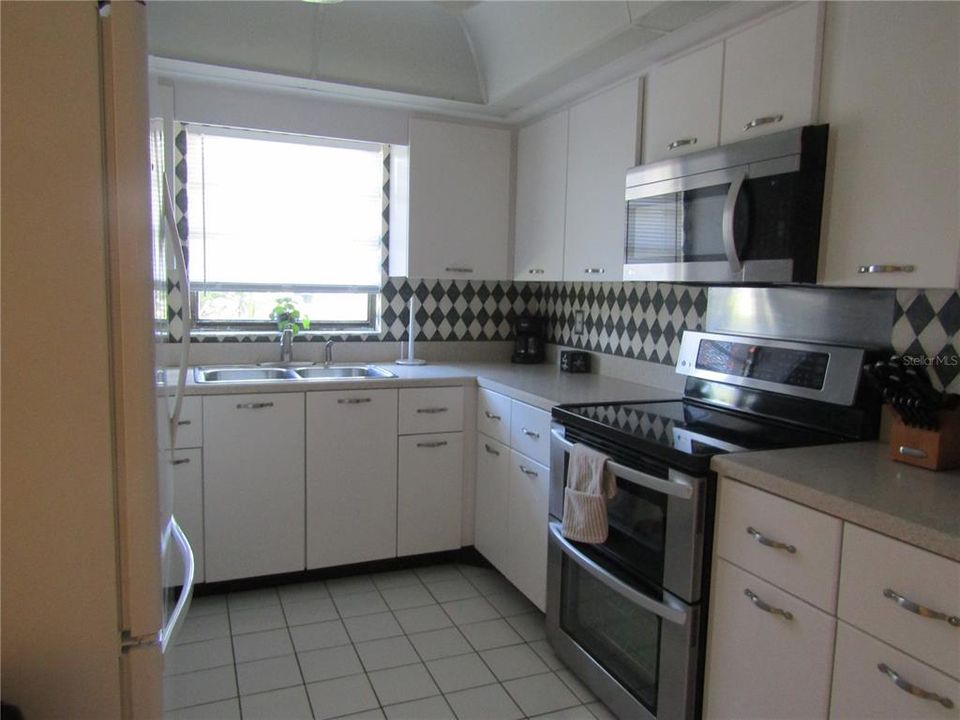 For Rent: $3,800 (2 beds, 2 baths, 1023 Square Feet)