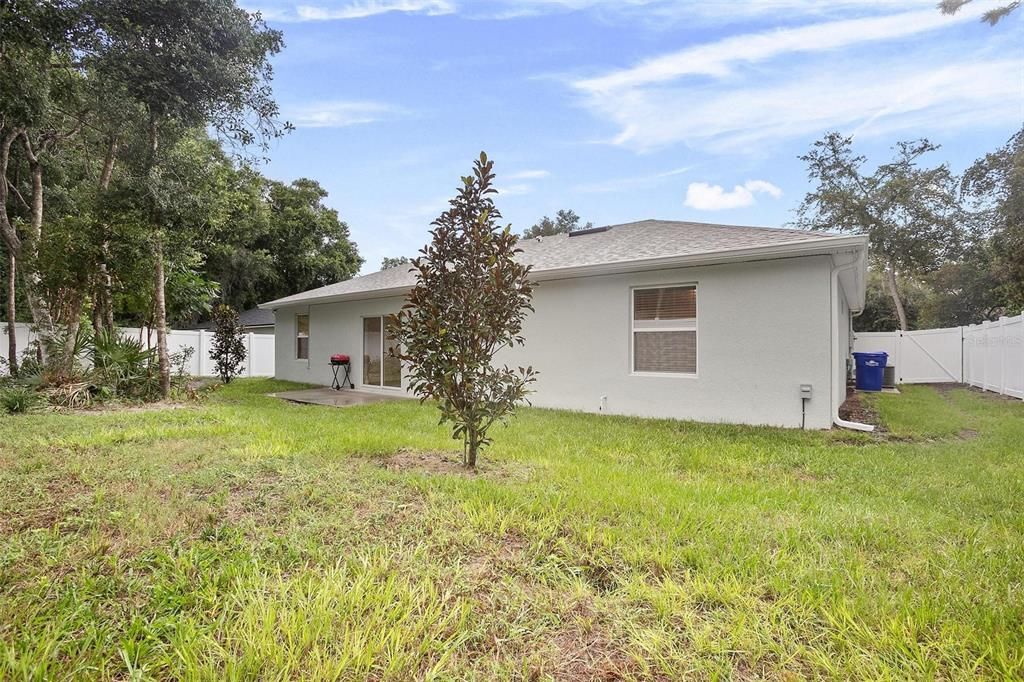 Active With Contract: $319,900 (3 beds, 2 baths, 1412 Square Feet)