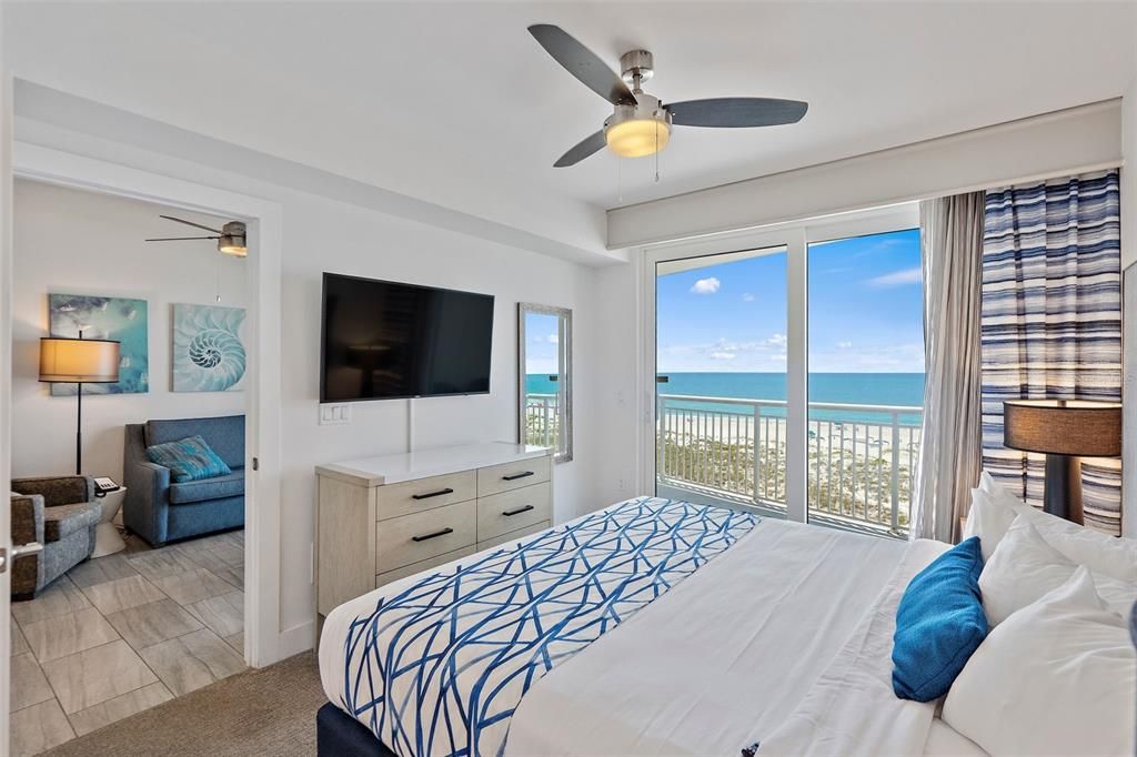 For Sale: $1,100,000 (2 beds, 2 baths, 782 Square Feet)